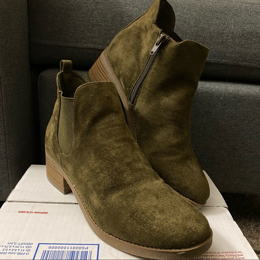 Falls Creek Olive Green Suede Boot EUC